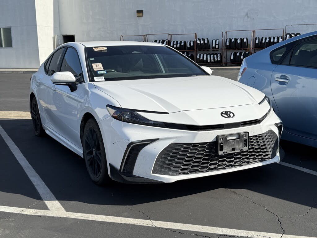 2025 Toyota Camry SE FWD