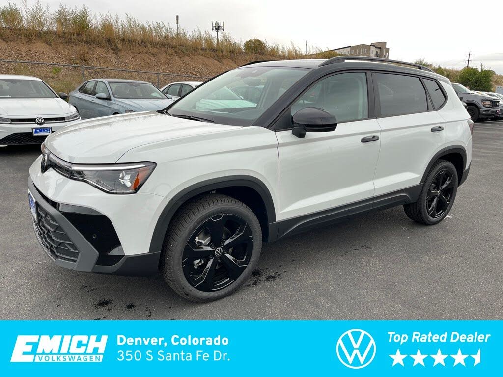 2025 Volkswagen Taos SE Black 4Motion