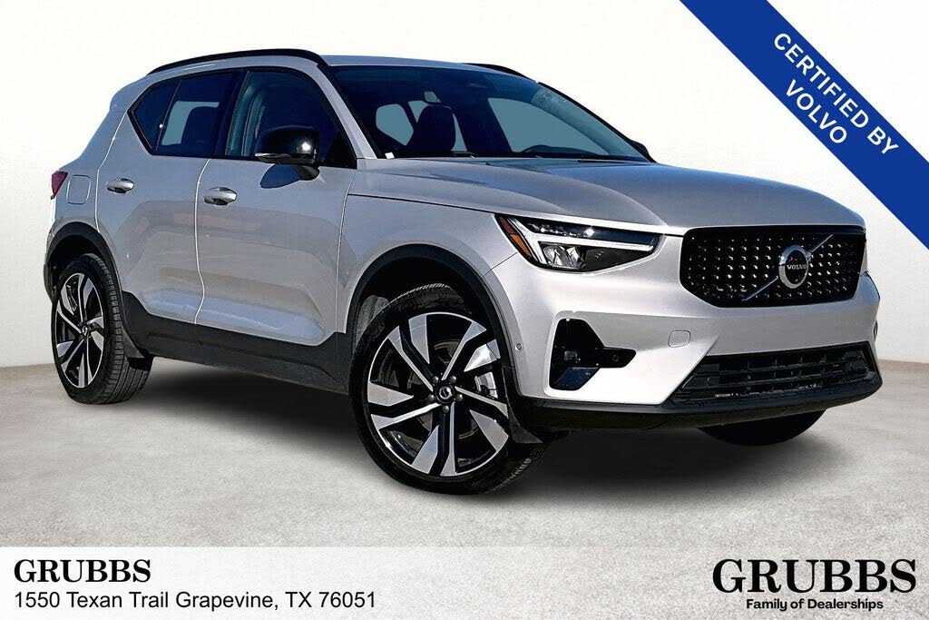 2025 Volvo XC40 B5 Plus Dark Theme AWD