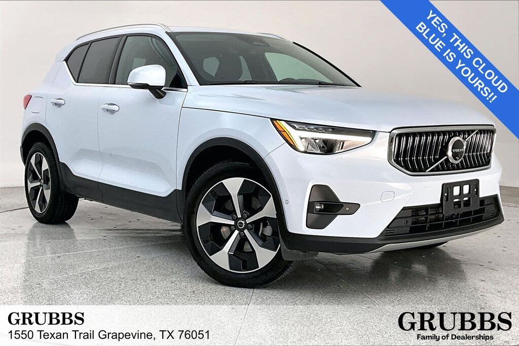 2025 Volvo XC40 B5 Plus Bright Theme AWD