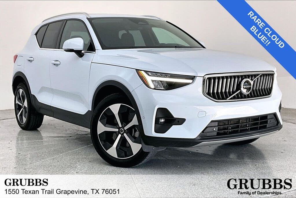 2025 Volvo XC40 B5 Plus Bright Theme AWD