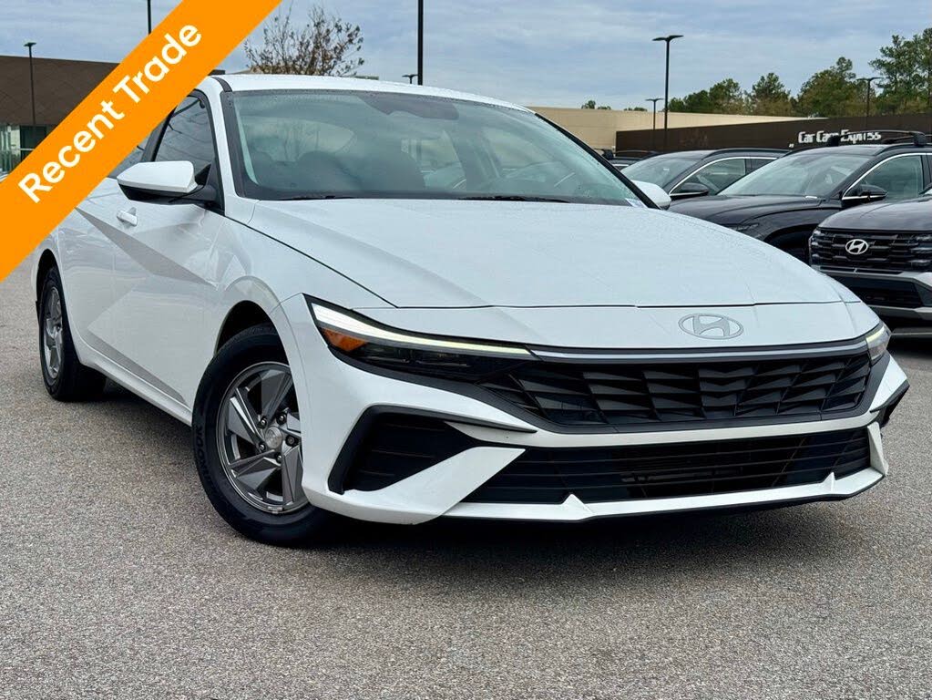 2024 Hyundai Elantra SE FWD