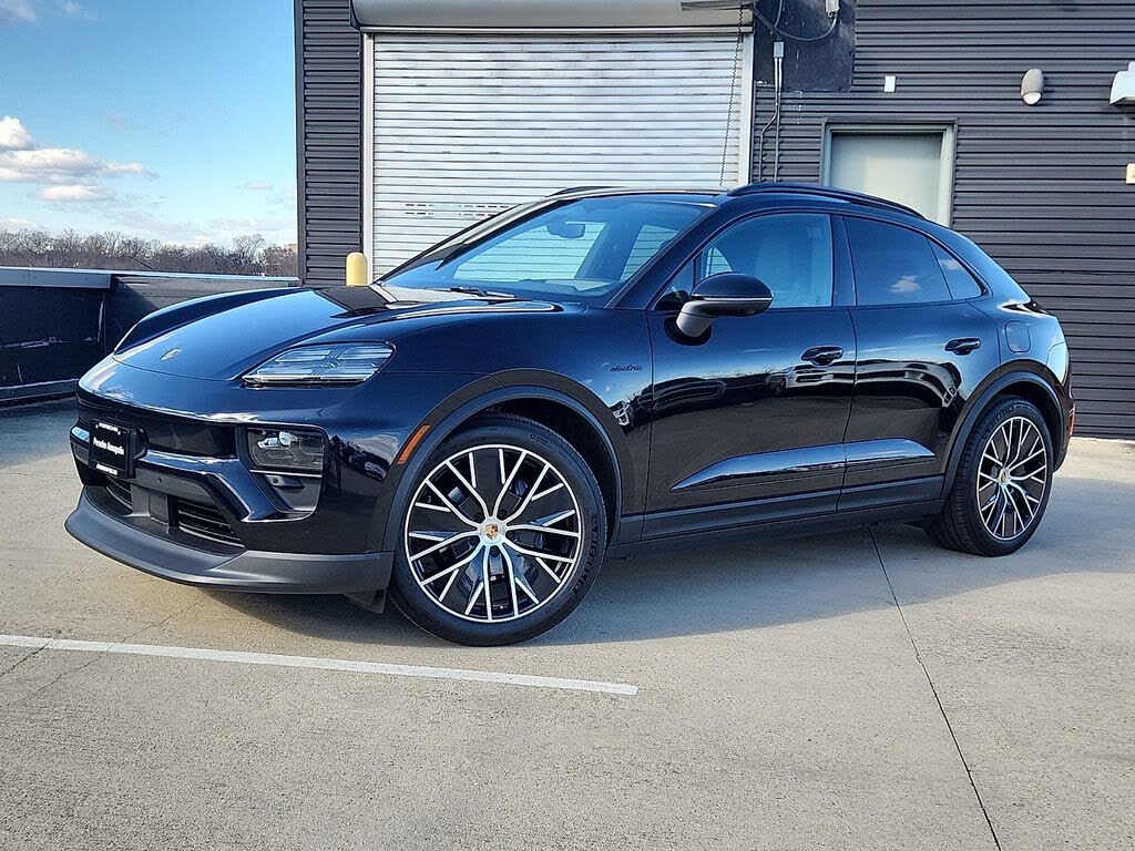 2025 Porsche Macan AWD