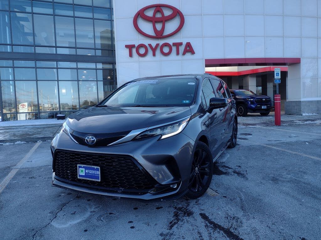 2022 Toyota Sienna XSE 7-Passenger FWD