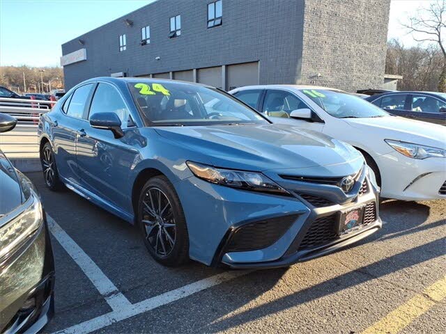 2024 Toyota Camry SE FWD