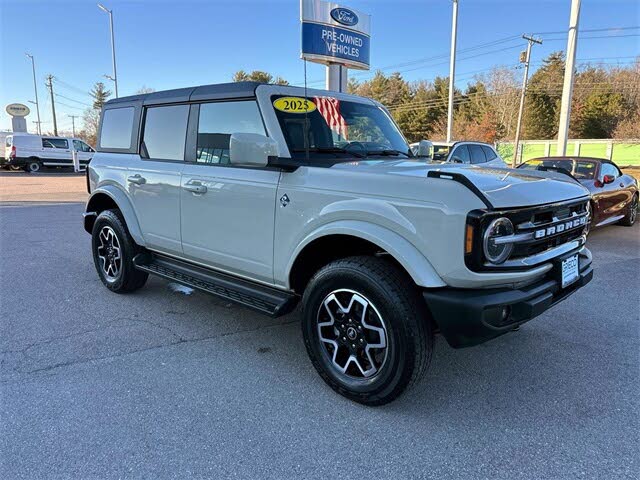 2025 Ford Bronco Outer Banks 4-Door 4WD