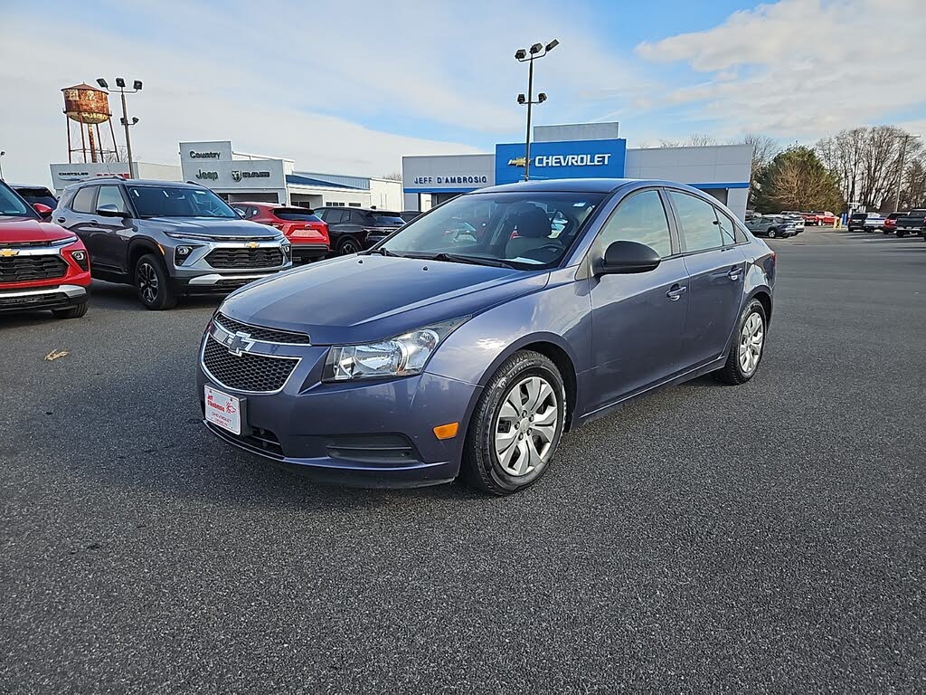 2013 Chevrolet Cruze LS Sedan FWD