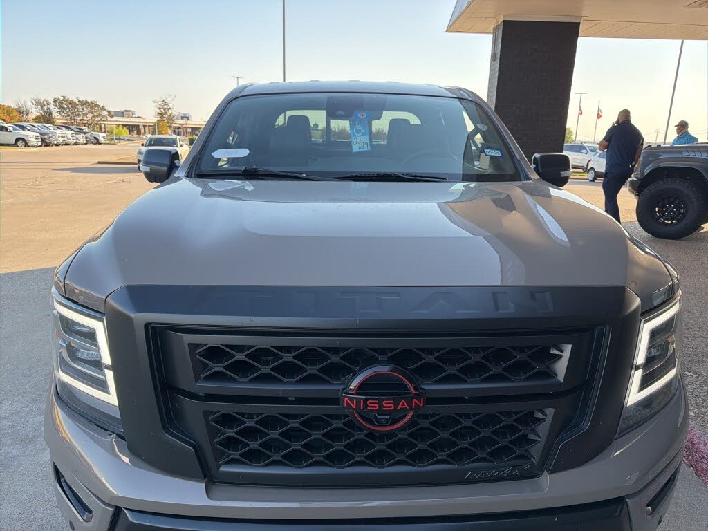 2023 Nissan Titan PRO-4X Crew Cab 4WD