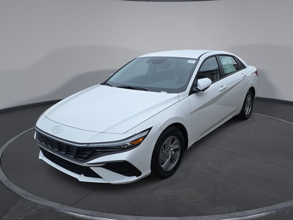 2026 Hyundai Elantra SE FWD