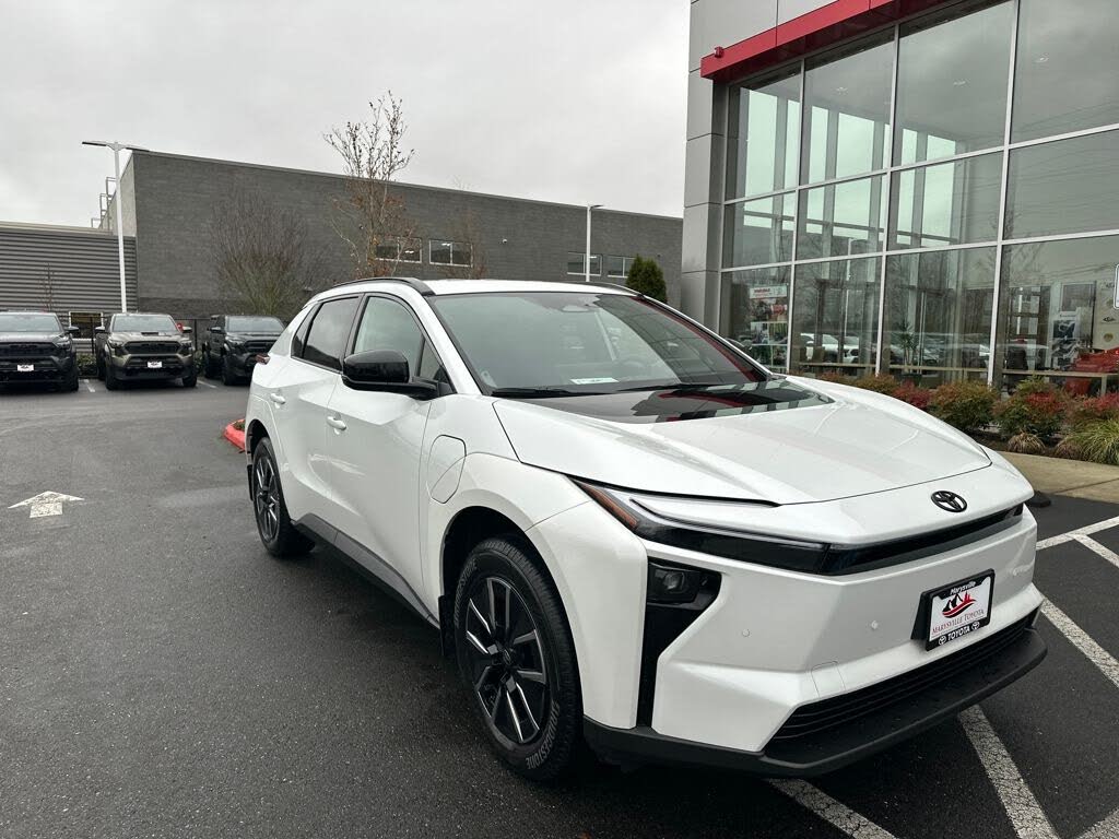 2026 Toyota bZ XLE Plus FWD