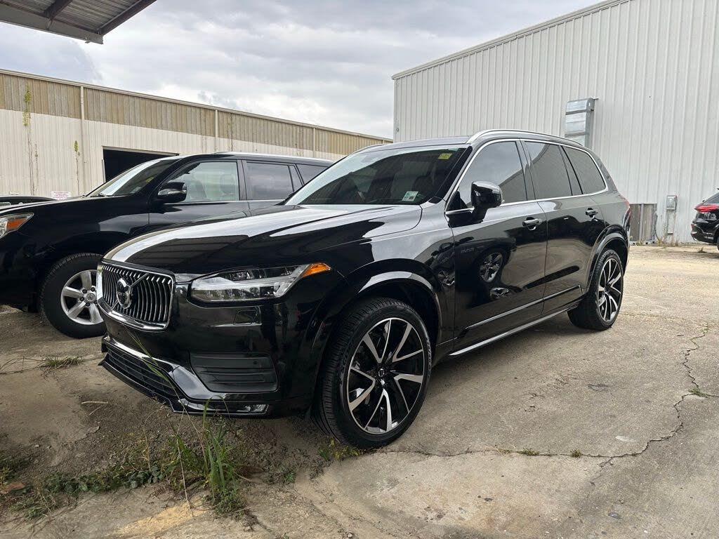 2022 Volvo XC90 T6 Momentum 7-Passenger AWD
