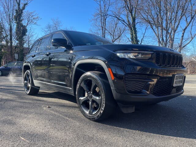 2023 Jeep Grand Cherokee Altitude 4WD