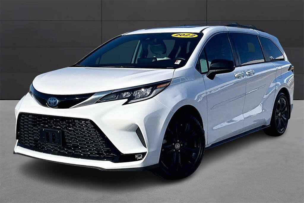 2022 Toyota Sienna XSE 7-Passenger FWD