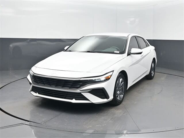 2024 Hyundai Elantra SEL FWD
