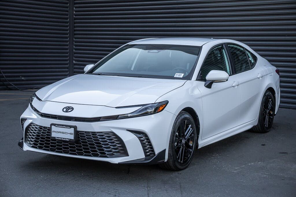 2025 Toyota Camry SE FWD