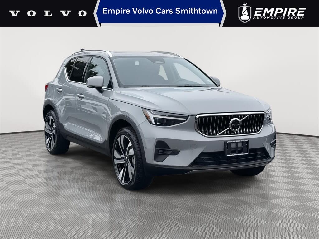 2025 Volvo XC40 B5 Ultra Bright Theme AWD