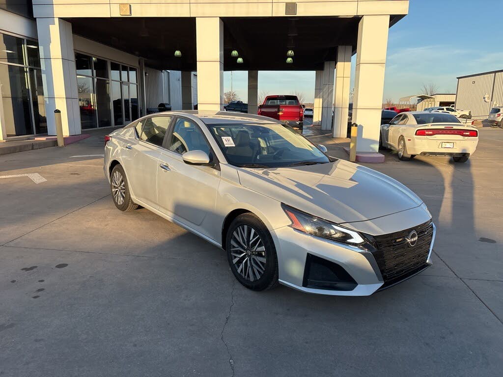 2023 Nissan Altima 2.5 SV FWD