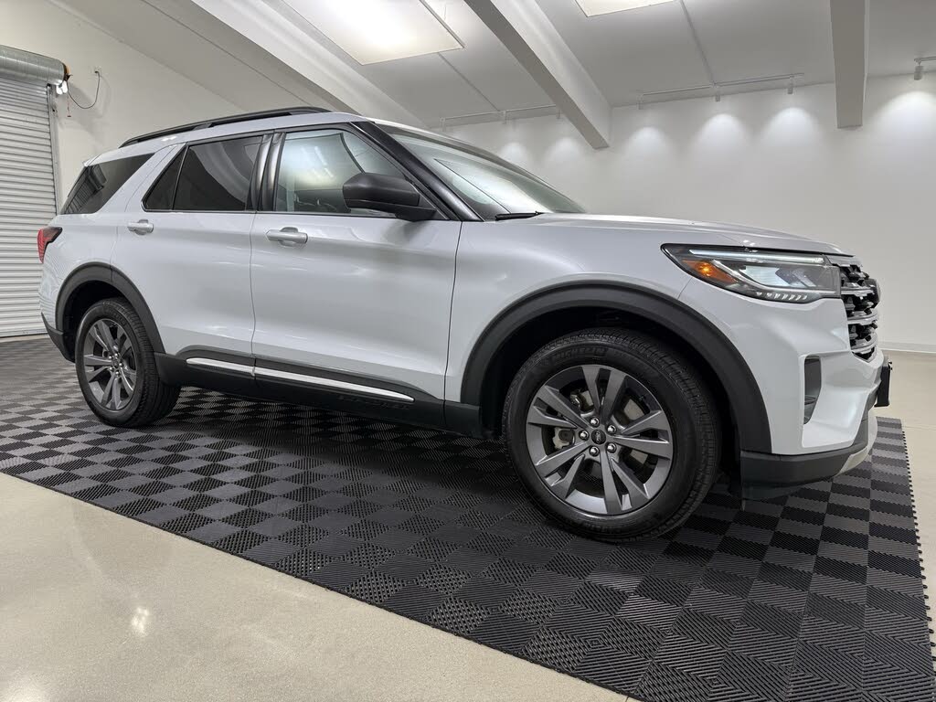 2025 Ford Explorer Active AWD
