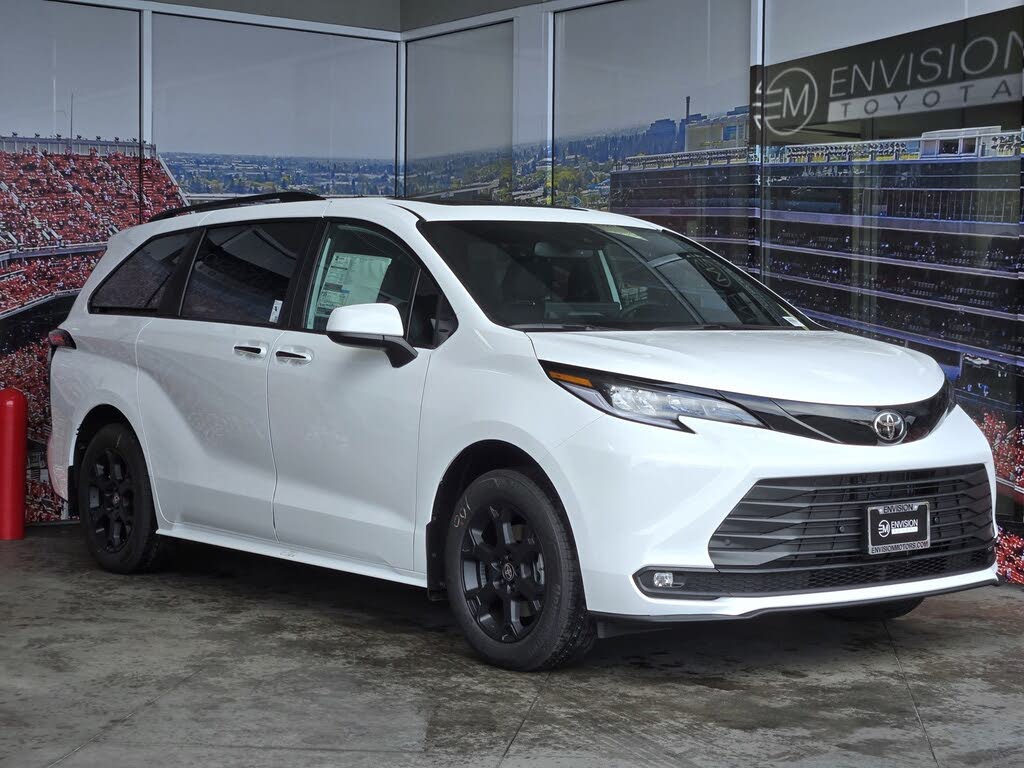 2026 Toyota Sienna Woodland Edition 7-Passenger AWD