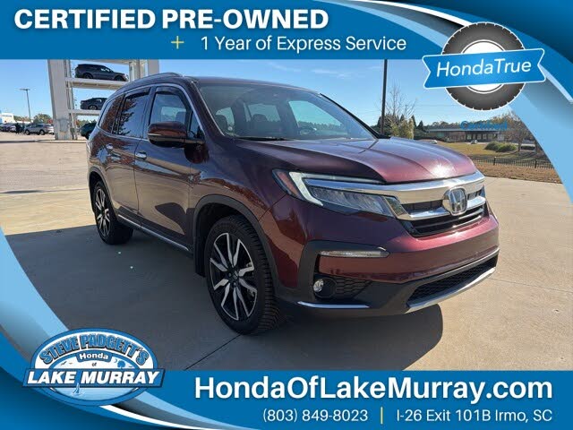 2020 Honda Pilot Touring AWD with Rear Captain's Chairs