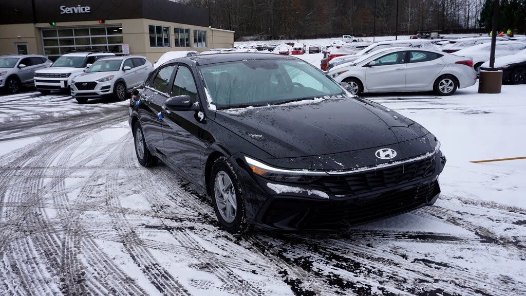 2026 Hyundai Elantra SE FWD