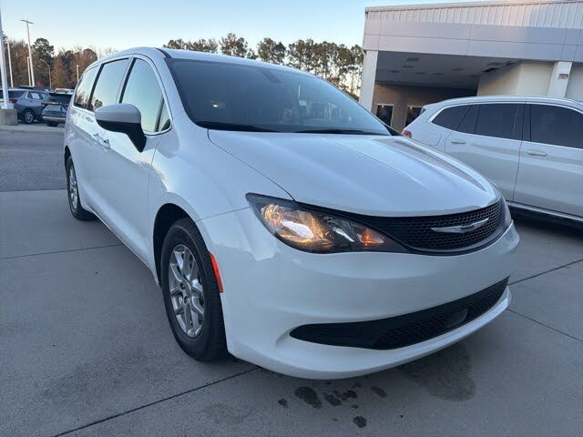 2022 Chrysler Voyager LX FWD