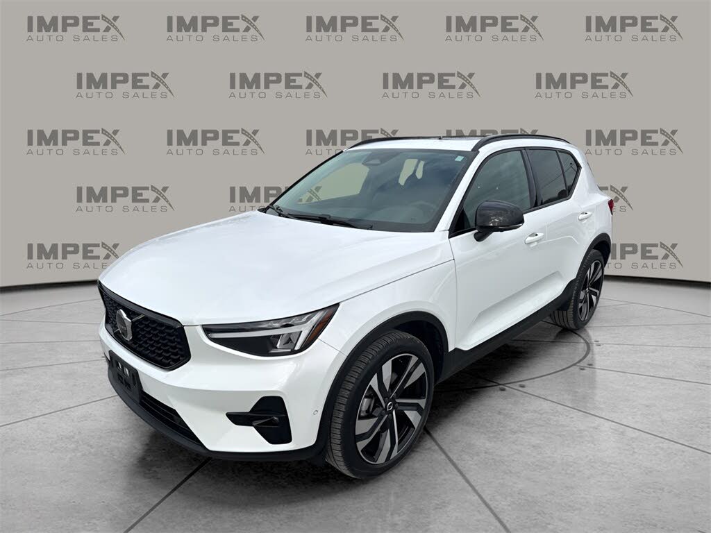 2025 Volvo XC40 B5 Plus Dark Theme AWD