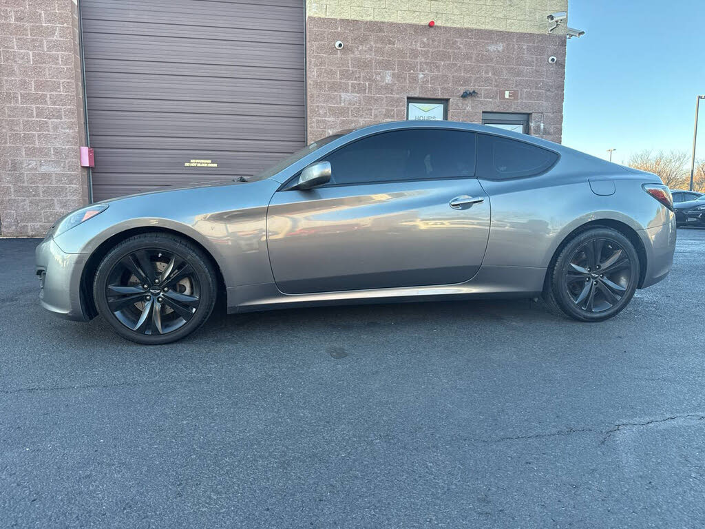 2010 Hyundai Genesis Coupe 2.0T Premium RWD