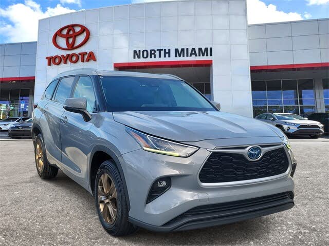 2023 Toyota Highlander Hybrid Bronze Edition FWD
