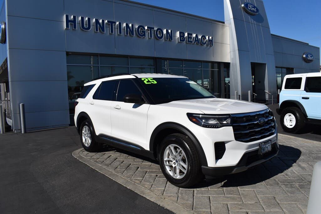 2025 Ford Explorer Active RWD