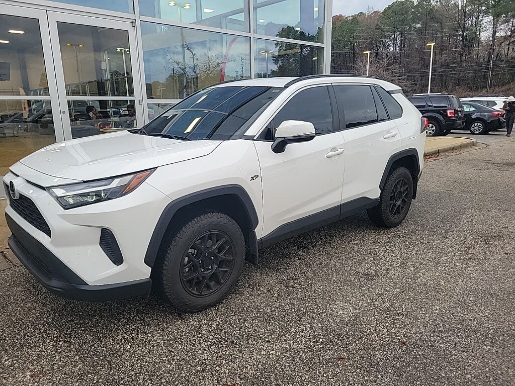 2025 Toyota RAV4 XLE FWD