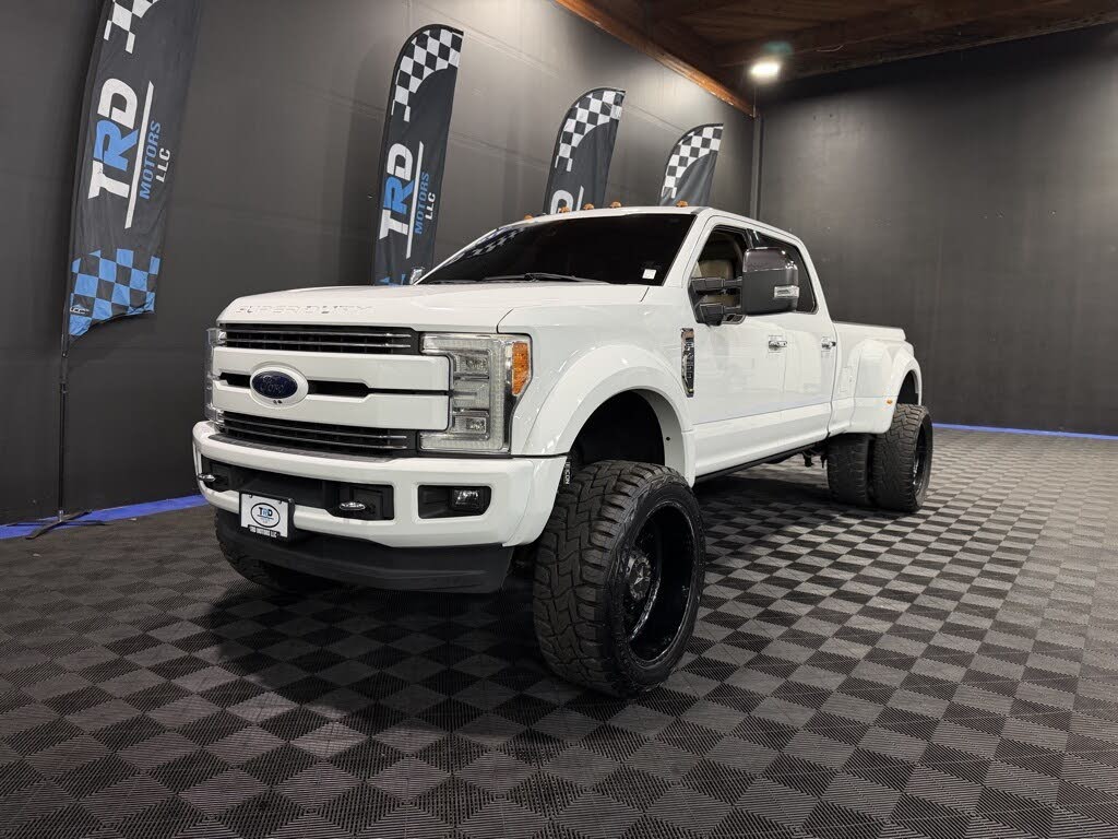 2017 Ford F-450 Super Duty Lariat Crew Cab LB DRW 4WD
