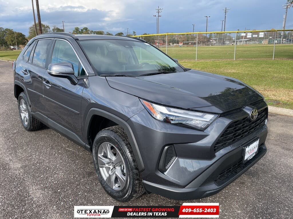 2025 Toyota RAV4 XLE FWD