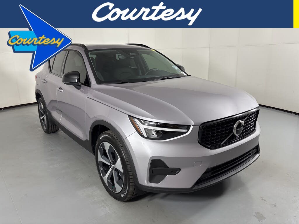 2026 Volvo XC40 B5 Core AWD