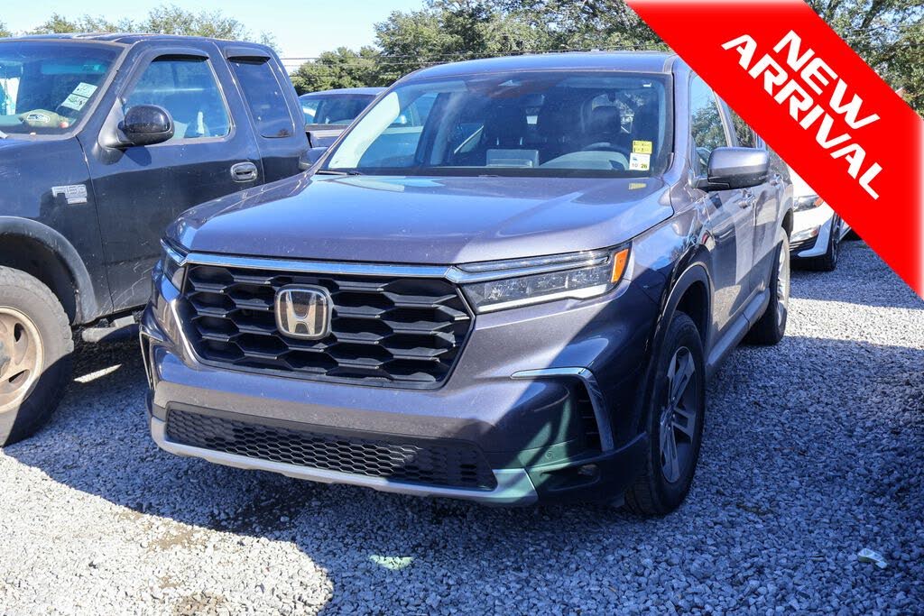 2023 Honda Pilot EX-L FWD with Captains Chairs