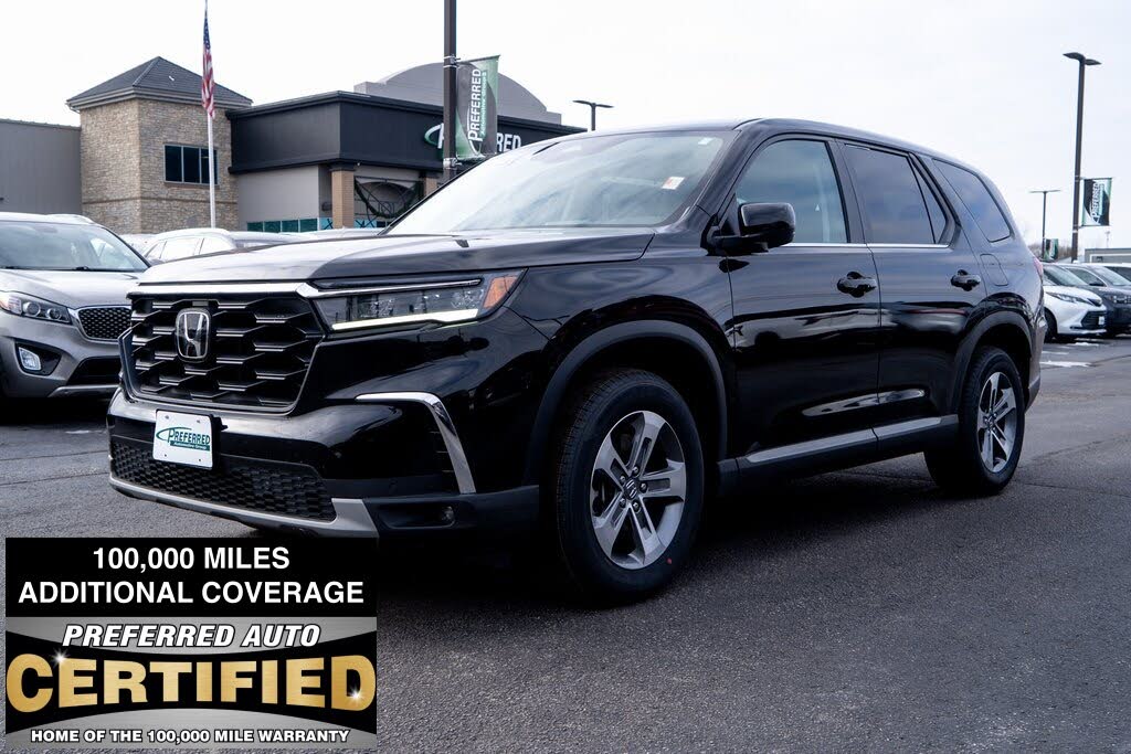 2023 Honda Pilot EX-L AWD with Captains Chairs