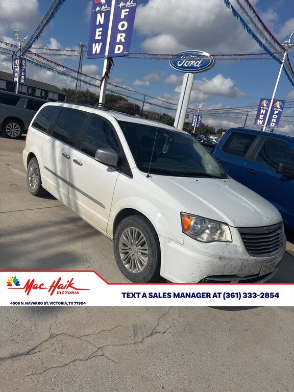 2016 Chrysler Town & Country Touring-L FWD