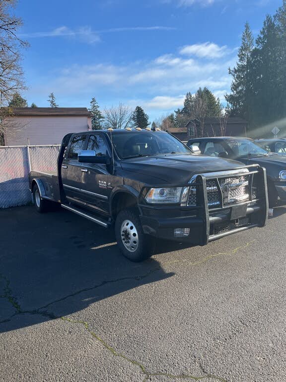 2016 RAM 3500 Chassis Laramie Crew Cab 4WD