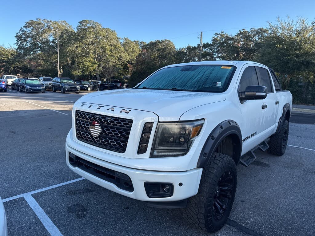 2018 Nissan Titan SV Crew Cab 4WD