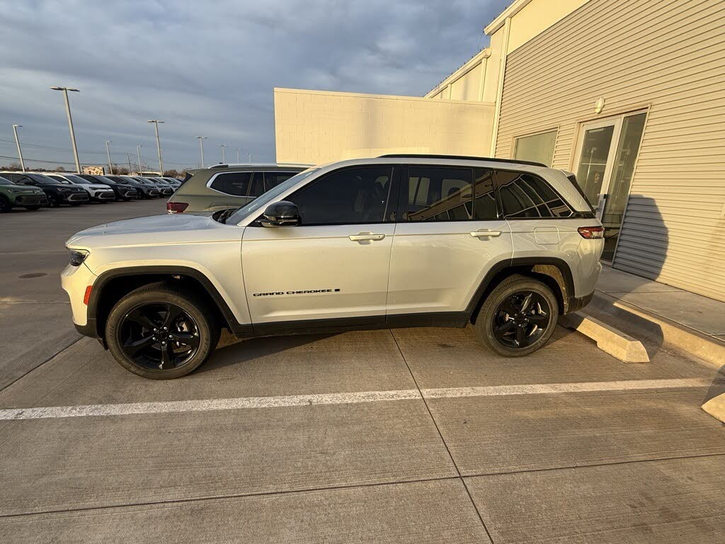 2022 Jeep Grand Cherokee Altitude 4WD