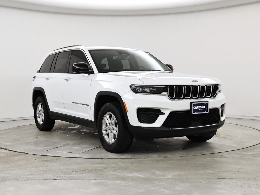 2023 Jeep Grand Cherokee Laredo RWD