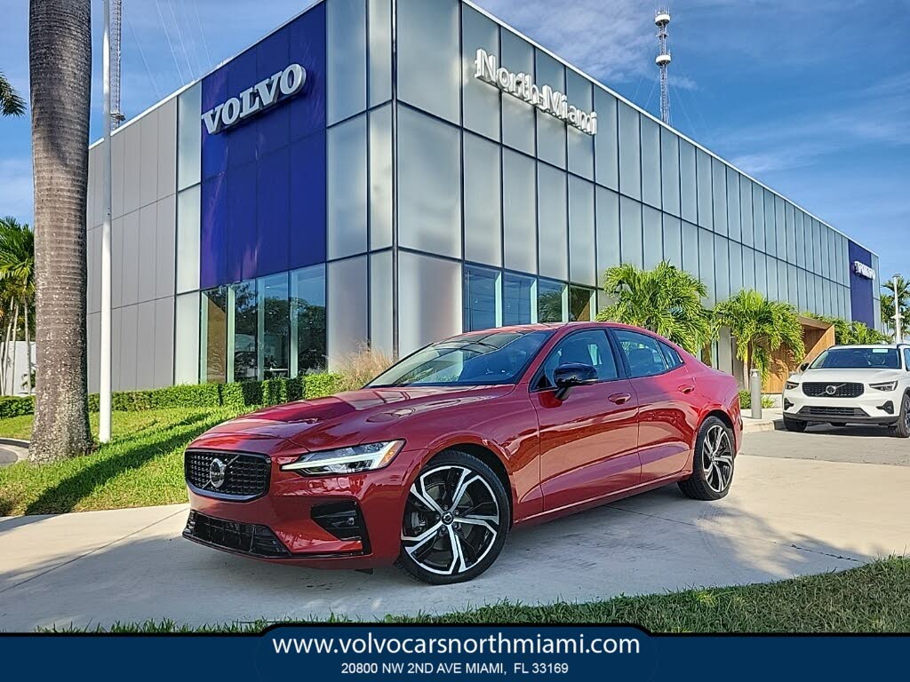 2023 Volvo S60 B5 Core Dark Theme FWD