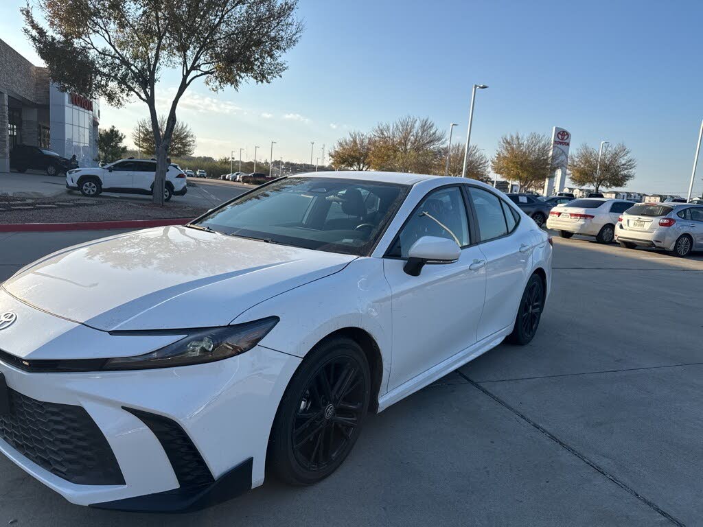 2025 Toyota Camry SE FWD