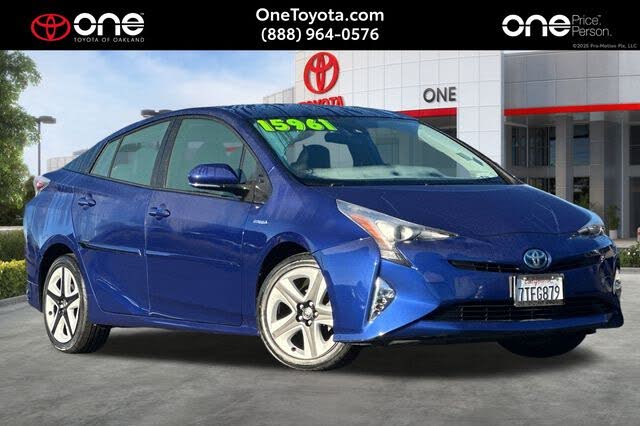 2016 Toyota Prius Three Touring FWD