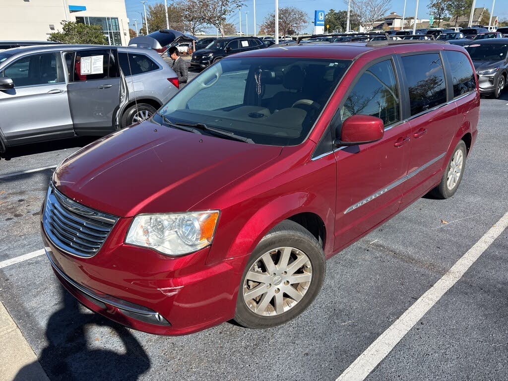 2016 Chrysler Town & Country Touring FWD