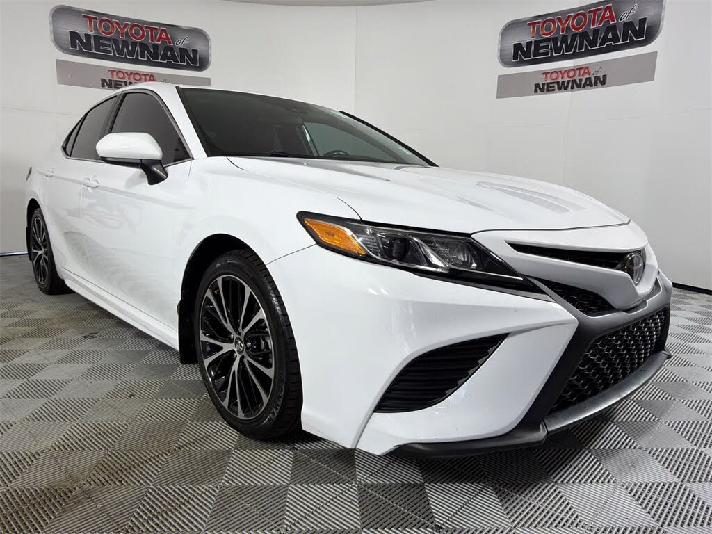 2019 Toyota Camry SE FWD
