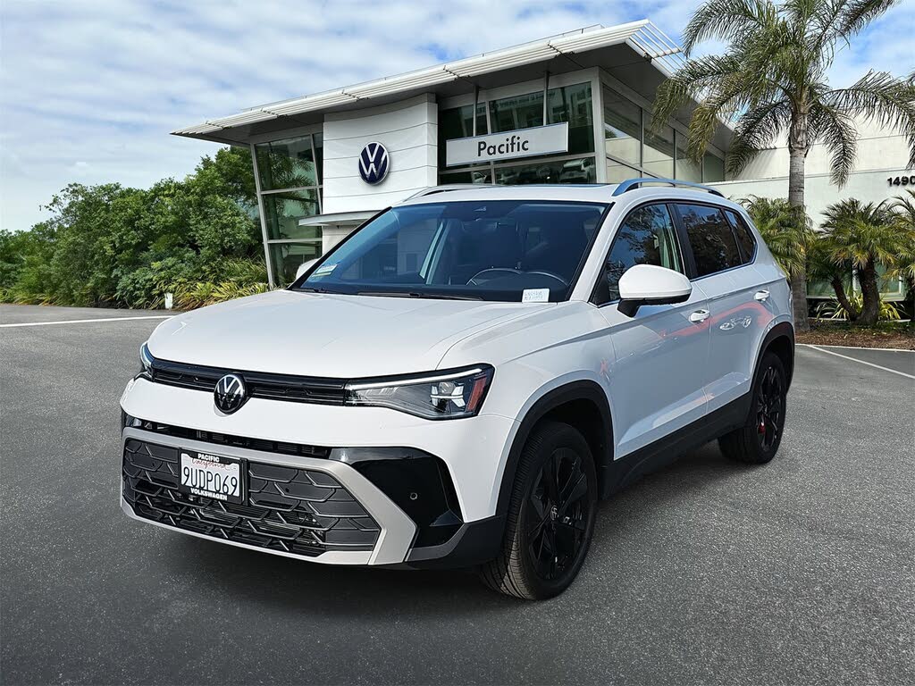 2025 Volkswagen Taos SE FWD