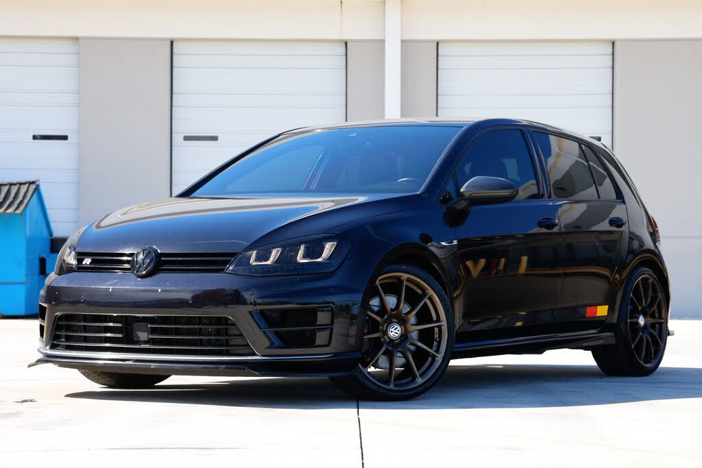 2017 Volkswagen Golf R 4-Door AWD with DCC and Navigation