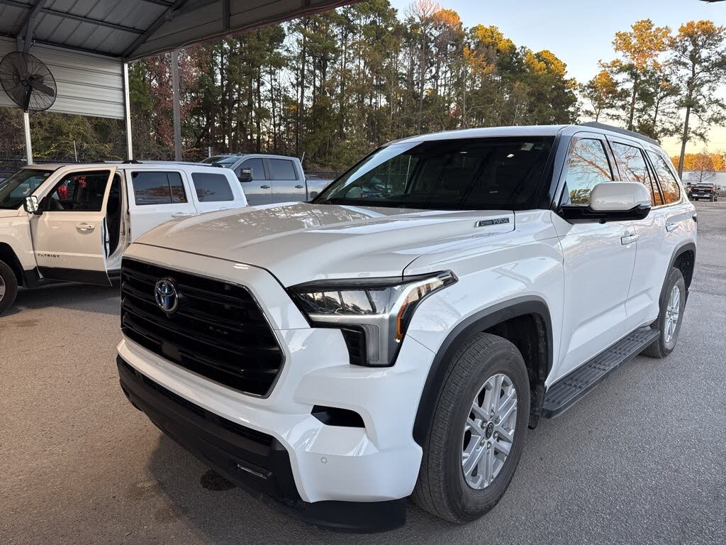 2023 Toyota Sequoia SR5 4WD