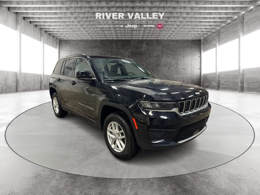 Jeep Grand Cherokee Laredo 4WD 2024